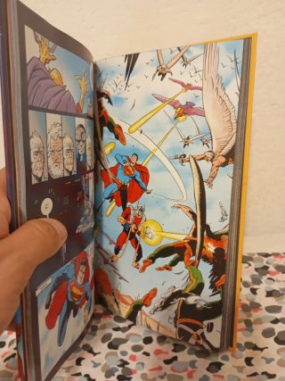 Odisea cósmica (Grandes Novelas Gráficas de DC)