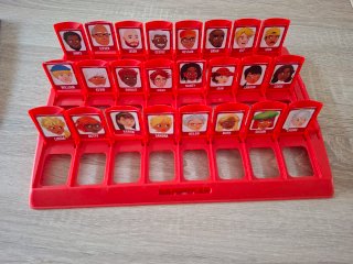 Juego de mesa Let Me Guess (Quién es Quién)