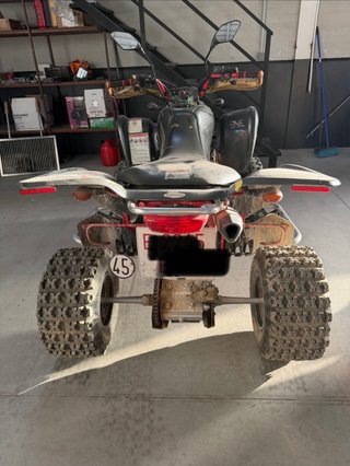 Quad suzuki ltz 400