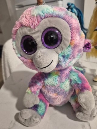 Muñecos y peluches varios