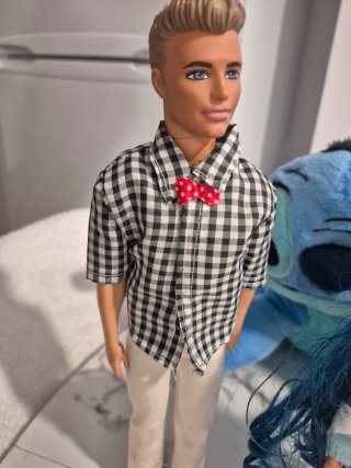 Muñecos y peluches varios