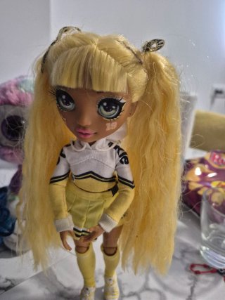 Muñecos y peluches varios