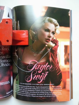 NUEBO Revista - Taylor Swift