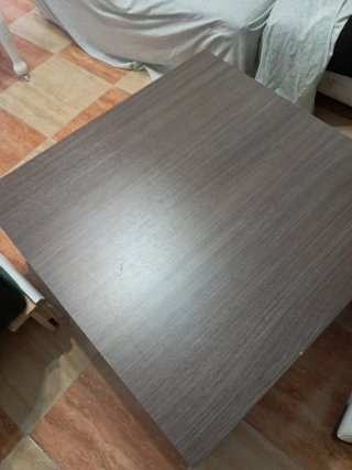Mesa de madera oscura