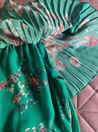 Vestido largo verde floral con volantes