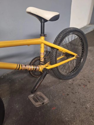 Bici BMX Amarilla