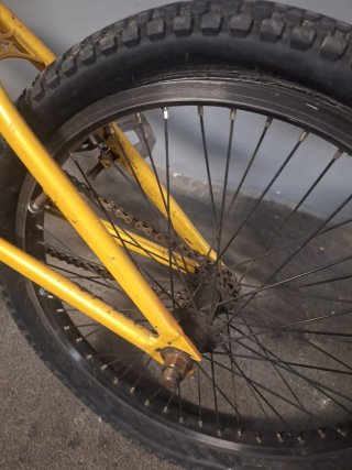 Bici BMX Amarilla