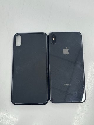 iPhone XS Max Nero con custodia