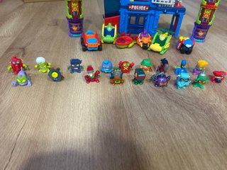 SuperThings 18 Figuras y Edificio Policía