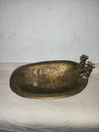 Antigua jabonera bronce macizo bañera
