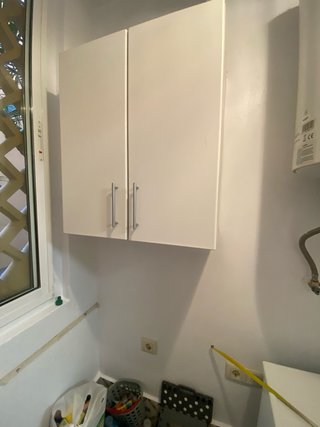 Mueble alto de madera blanco