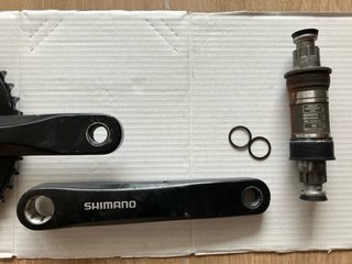 Eje pedalier, bielas y platos Shimano