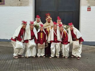 TRES !!!!!! Trajes de pajes hechos a medida burdeo