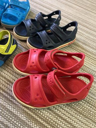 Sandalias Crocs niño originales varias tallas