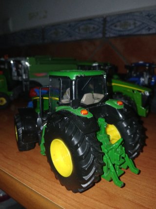 Tractor John Deere 6195M Britains 1:32