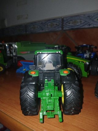 Tractor John Deere 6195M Britains 1:32
