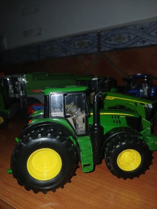 Tractor John Deere 6195M Britains 1:32