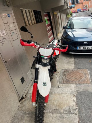 Moto Enduro SWM 300RS  Husqvarna TE 310