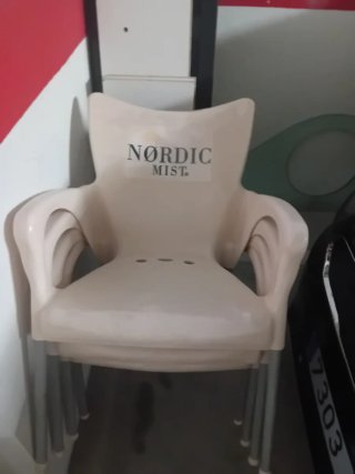 Sillas Nordic Mist apilables de plástico