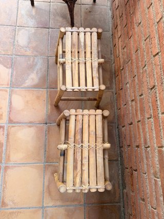 2 Taburetes de Bambú y Madera