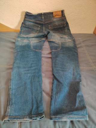 Pantalón vaquero moto