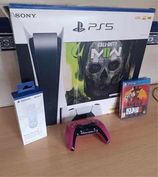 Consola PS5 con mando rosa y juegos