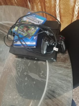 PS4 (PlayStation 4) + 3 Giochi 525gb trattabili
