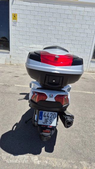 Suzuki Maxi Scooter Blanca