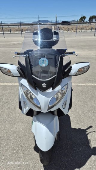 Suzuki Maxi Scooter Blanca