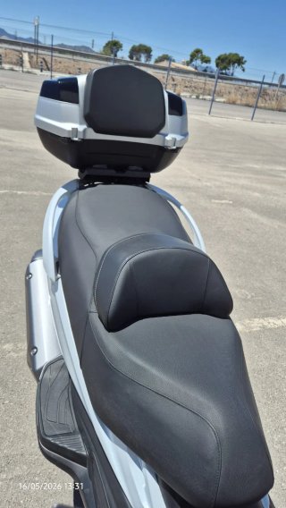 Suzuki Maxi Scooter Blanca
