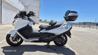 Suzuki Maxi Scooter Blanca
