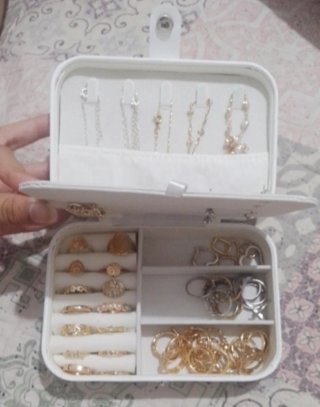 Pequeño joyero blanco cuero sintético