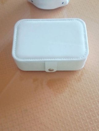Pequeño joyero blanco cuero sintético