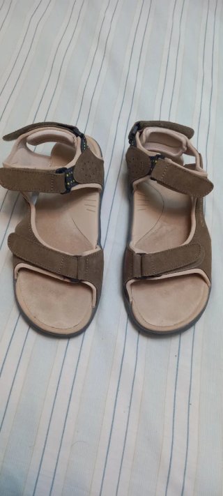 Sandalias cangrejeras marrones