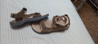 Sandalias cangrejeras marrones
