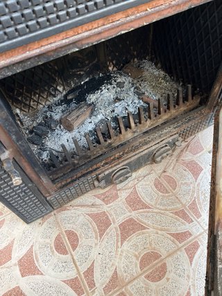 Chimenea de metal y cristal