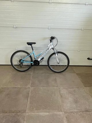 Bicicleta de Montaña CONOR Blanca y Azul