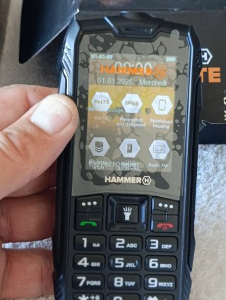 DUE  TELEFONI  Hammer H Rock LTE  Robusto.