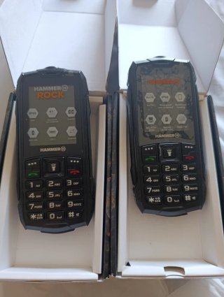 DUE  TELEFONI  Hammer H Rock LTE  Robusto.
