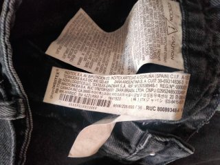 Pantalón vaquero de Zara.