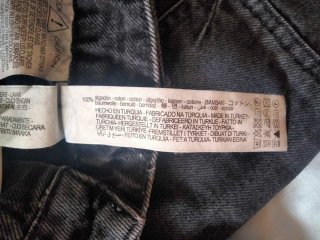 Pantalón vaquero de Zara.