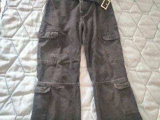 Pantalón vaquero de Zara.