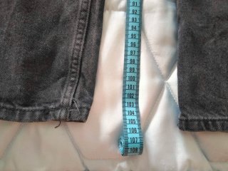 Pantalón vaquero de Zara.