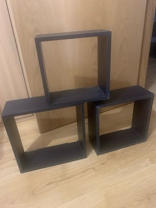 Estanterías cubo madera negras