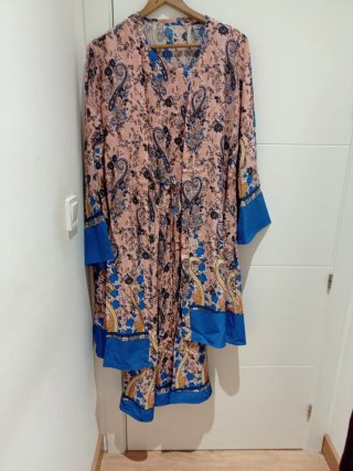 Vestido sin mangas estilo kimono