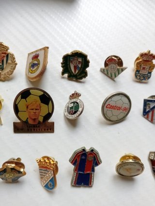 Lote de pins de fútbol