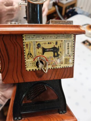 Máquina de coser decorativa