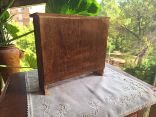 Mini armario de madera con cajón y puertas