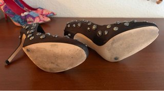 Zapatos Zara tacón alto tachas negros