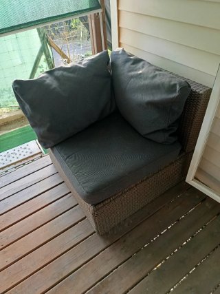 Sillón esquinero terraza ratán, tela. En Puig-reig